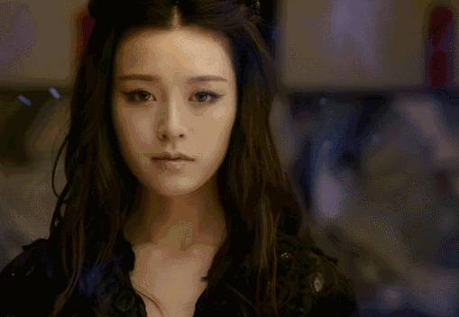 文咏珊饰演的盼兮是来自海上的魅灵