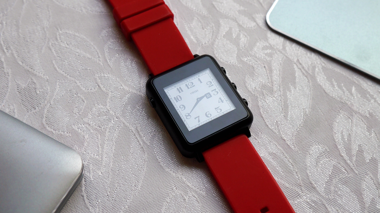 屏幕常亮 续航三周 这智能手表的表盘和APP多